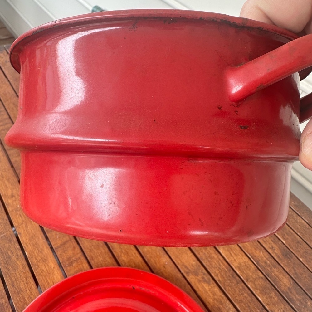 Red enamel pot with lid - Picture 7 of 9